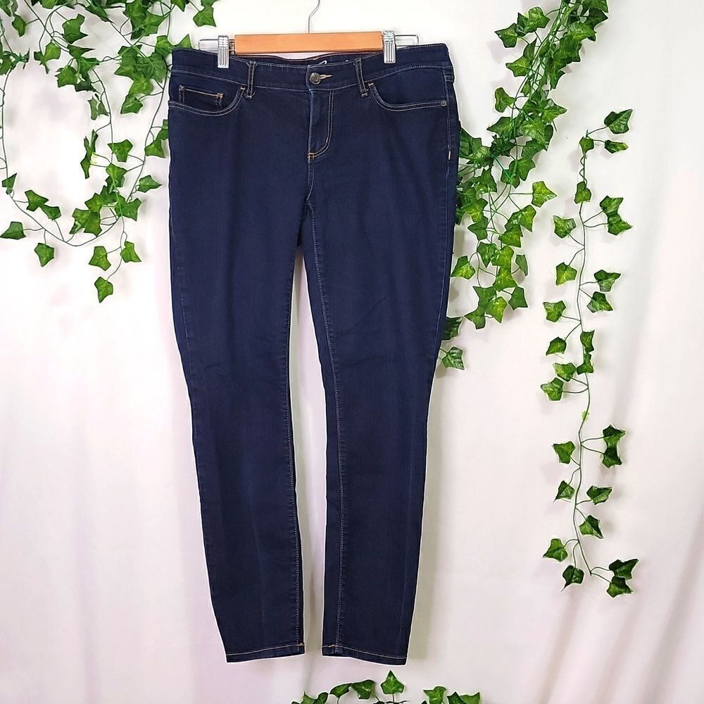 Eddie Bauer. Skinny. Slightly Curvy. Like New. Size 10